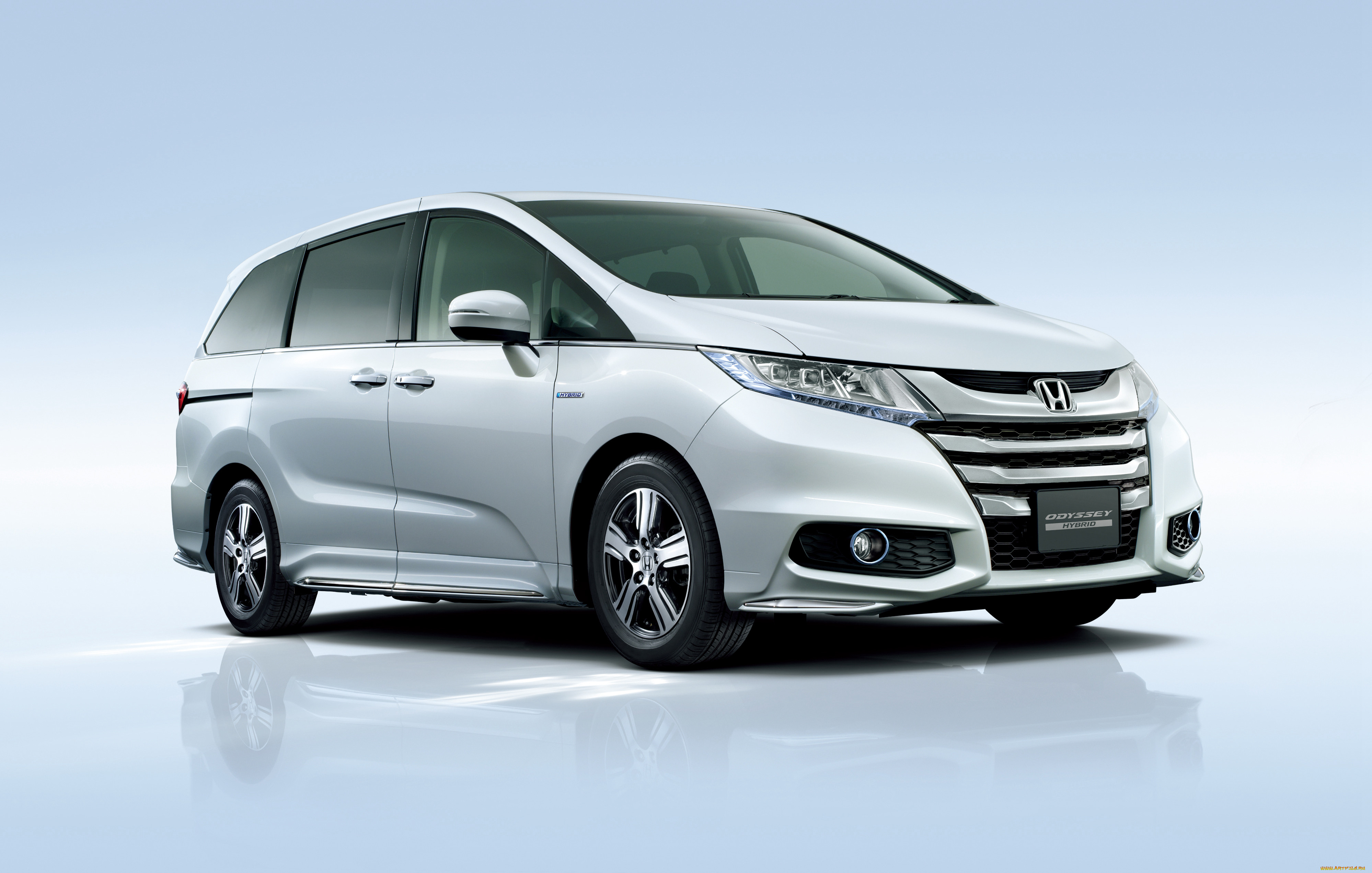 Японские минивэны. Honda Odyssey 2017 Hybrid. Honda Odyssey Hybrid 2016. Honda Odyssey 2016 гибрид. Хонда Одиссей 2016 гибрид.